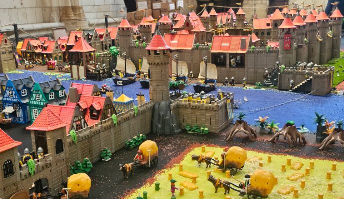 Une exposition Playmobil® d’envergure met en scène le château et la ville d’Angers