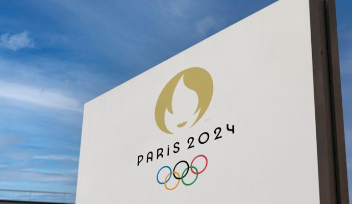 Paris 2024 organise une braderie à Angers regroupant des objets des Jeux Olympiques